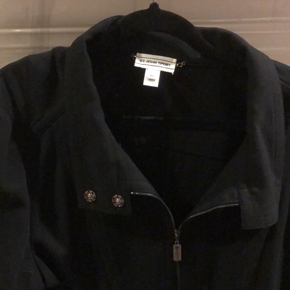 St. John Sport pantsuit.  Zip up Jacket and elastic waist bottoms.  Sz XL - Picture 7 of 7